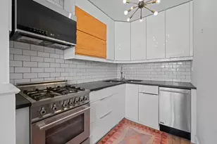 301 W 110th St, New York City, NY 10026 - Photo 4