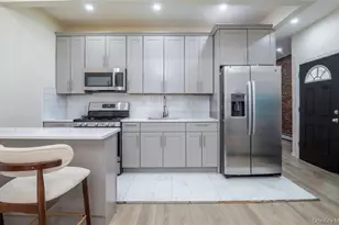 87-17 160th St, Jamaica, NY 11432 - Photo 4