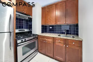 305 E 40th St, New York City, NY 10016 - Photo 2