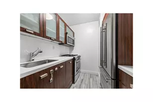 212 E 47th St, New York City, NY 10017 - Photo 4