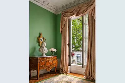 21 E 81st Street, New York City, NY 10028 - Photo 2