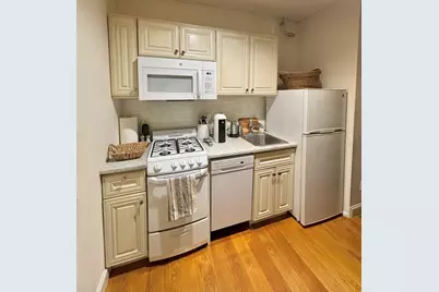 19 Commerce Street #3, New York, NY 10014 - Photo 4