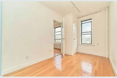 19 Commerce Street #3, New York, NY 10014 - Photo 2