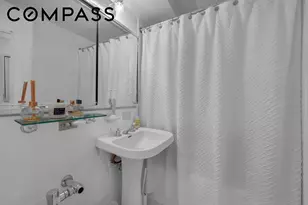 320 E 42nd St, New York, NY 10017 - Photo 8