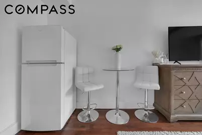 320 E 42nd Street #1407, New York, NY 10017 - Photo 2