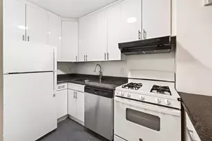 211 W 71st St, New York, NY 10023 - Photo 4