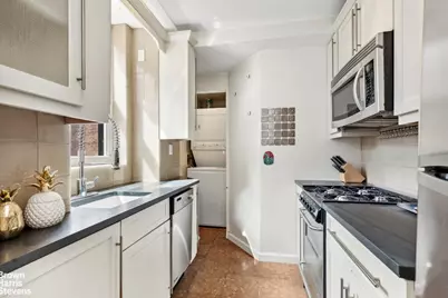 111 E 75th Street #9A, New York City, NY 10021 - Photo 4