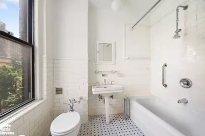 142 E 71st Street #4A, New York, NY 10021 - Photo 10