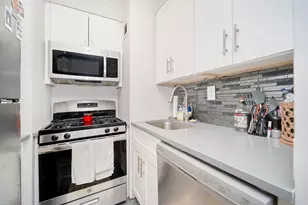 337 W 43rd St, New York, NY 10036 - Photo 6