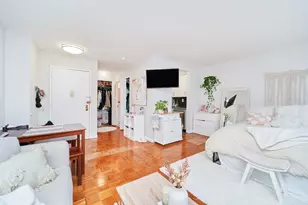 337 W 43rd St, New York, NY 10036 - Photo 4