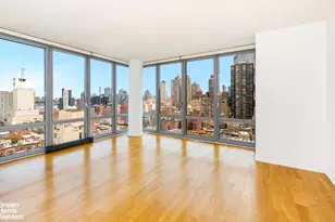 310 W 52nd St, New York, NY 10019 - Photo 10