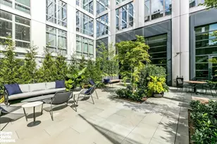 310 W 52nd St, New York, NY 10019 - Photo 16