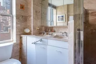 439 E 51st St, New York, NY 10022 - Photo 16