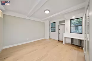 211 E 35th St, New York City, NY 10016 - Photo 4
