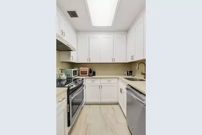 641 Fifth Avenue #29C, New York City, NY 10022 - Photo 8