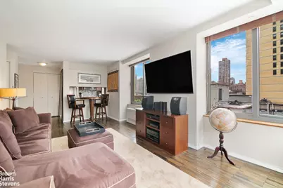 300 E 85th Street #702, New York City, NY 10028 - Photo 2