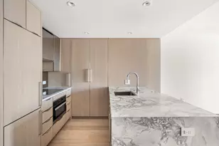 111 W 56th St, New York City, NY 10019 - Photo 8
