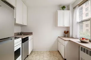 221 E 50th St, New York City, NY 10022 - Photo 4