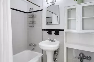 221 E 50th St, New York City, NY 10022 - Photo 8