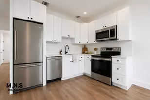 20-14 41st St, New York City, NY 11105 - Photo 1