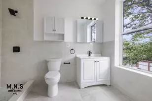 20-14 41st St, New York City, NY 11105 - Photo 6