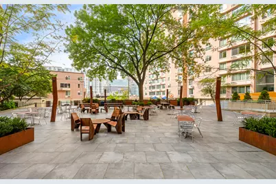 555 Main Street #1408, New York City, NY 10044 - Photo 14