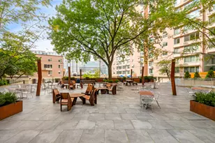555 Main St, New York City, NY 10044 - Photo 14