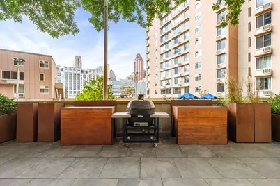 555 Main Street #1408, New York City, NY 10044 - Photo 16