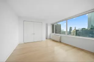 322 W 57th St, New York City, NY 10019 - Photo 10
