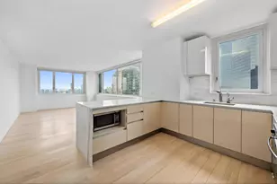 322 W 57th St, New York City, NY 10019 - Photo 2