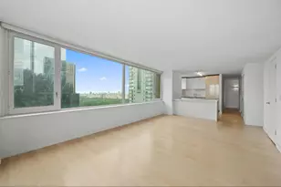 322 W 57th St, New York City, NY 10019 - Photo 4