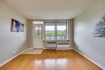 525 Ocean Parkway #4J, Brooklyn, NY 11218 - Photo 2