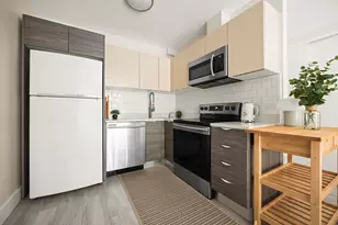 631 E 18th St, New York City, NY 11226 - Photo 4