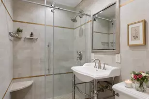 209 E 56th St, New York City, NY 10022 - Photo 6