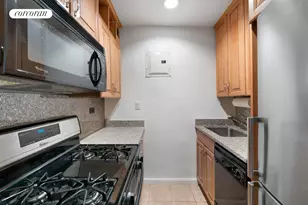 209 E 56th St, New York City, NY 10022 - Photo 4