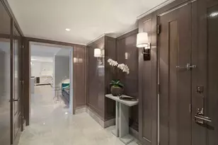 21 E 61st St, New York City, NY 10065 - Photo 2