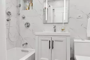 305 E 40th St, New York City, NY 10017 - Photo 8