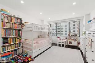 305 E 40th St, New York City, NY 10017 - Photo 12