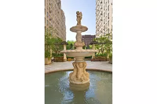 353 W 56th St, New York, NY 10019 - Photo 8