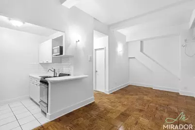 132 E 45th Street #3H, New York, NY 10017 - Photo 2