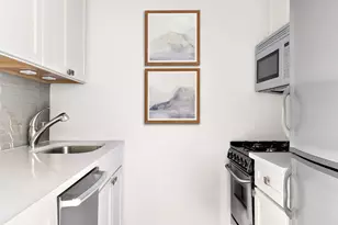 101 W 12th St, New York City, NY 10011 - Photo 4