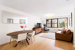 305 E 40th St, New York City, NY 10017 - Photo 2