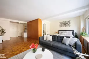 240 E 55th St, New York City, NY 10022 - Photo 4