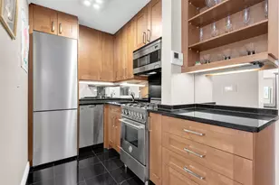 314 W 56th St, New York City, NY 10019 - Photo 4