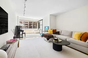 315 W 70th St, New York City, NY 10023 - Photo 2