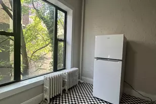 318 W 106th St, New York City, NY 10025 - Photo 4