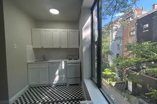 318 W 106th St, New York City, NY 10025 - Photo 2