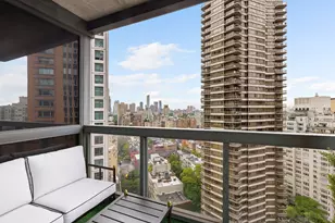 200 E 61st St, New York City, NY 10065 - Photo 4