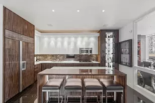 230 W 56th St, New York City, NY 10019 - Photo 18