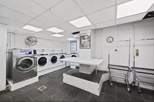 321 E 48th St, New York, NY 10017 - Photo 16